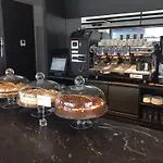 Hotel U