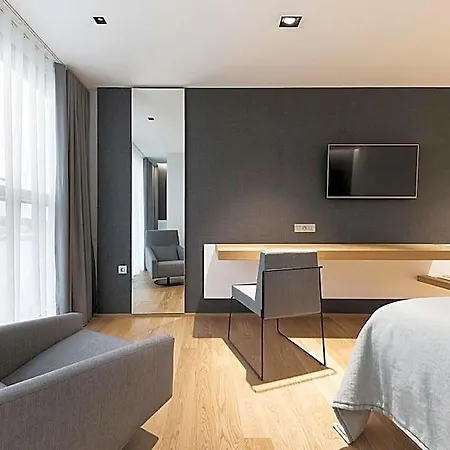 U Hotel 4*