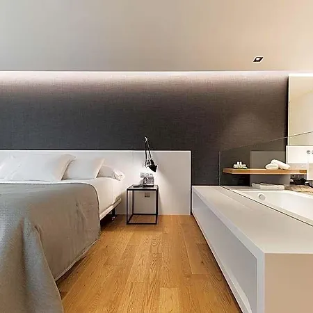 U Hotel 4*