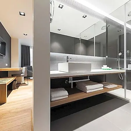 U Hotel