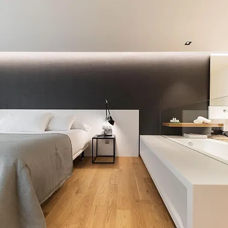 Hotel U