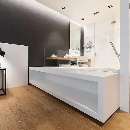 U Hotel 4*